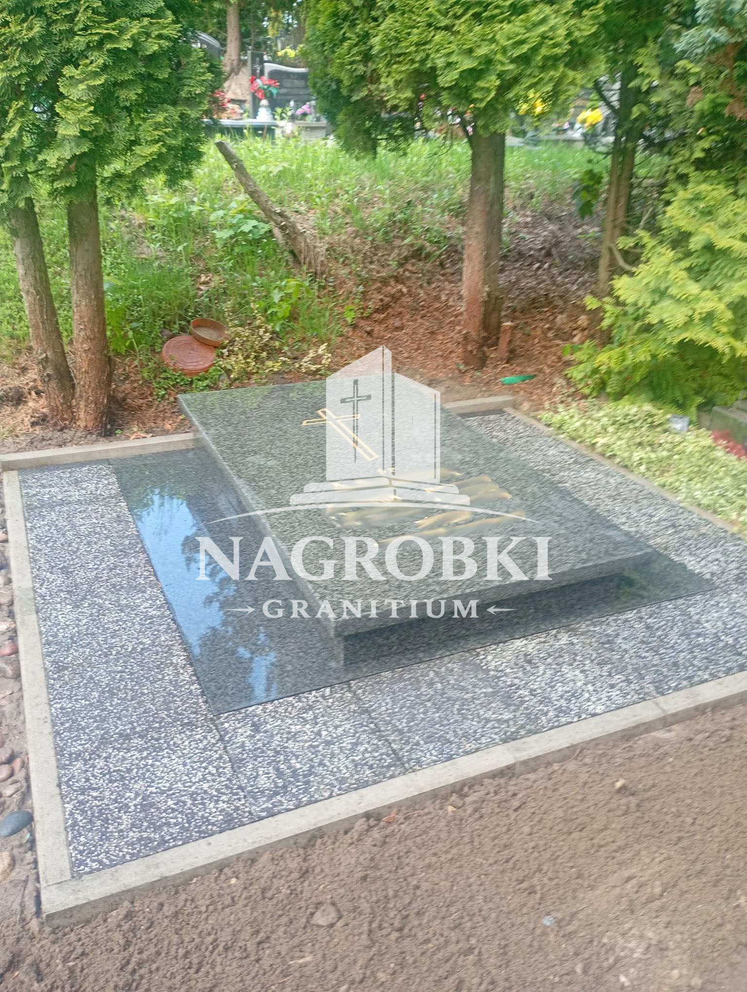 Mycie płytek oraz nagrobków z nabłyszczaniem - po