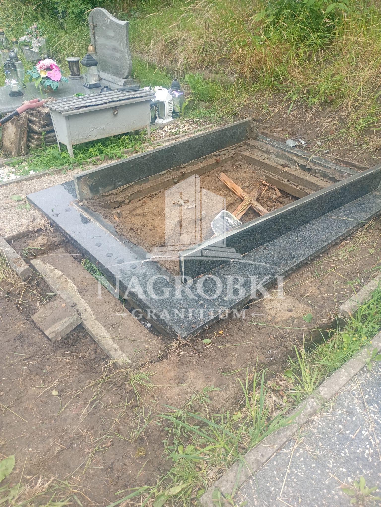 Naprawa uszkodzonych, zapadnietych nagrobków - przed