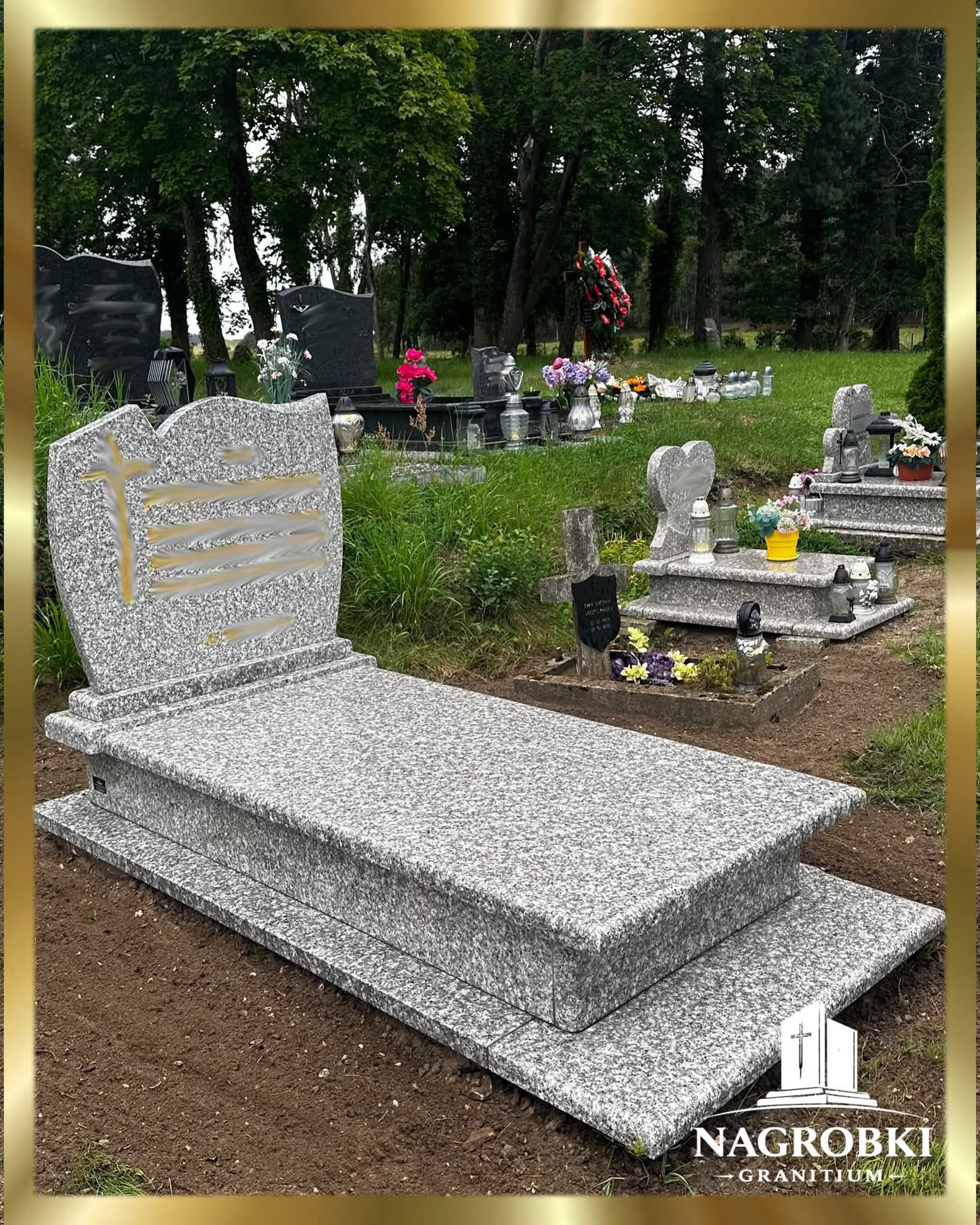 Gotowy nagrobek z granitu Brąz Królewski