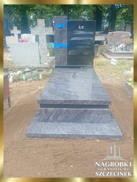Nagrobek Orion i India Black, widok od frontu