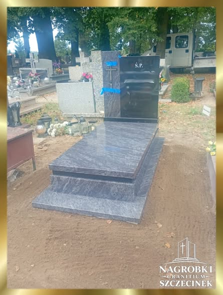 Nagrobek Orion i India Black, drugi widok ukośny