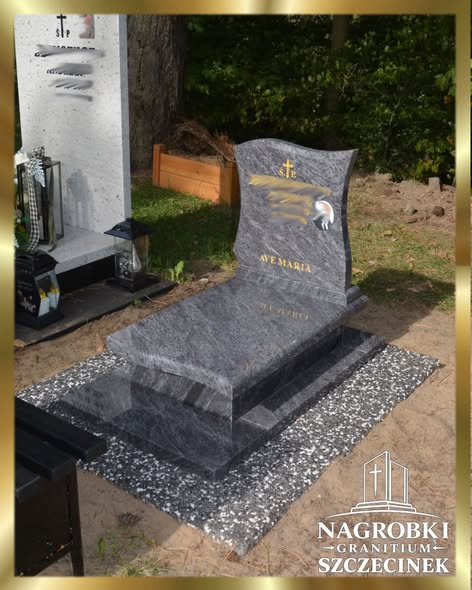 Nagrobek Orion w wersji urnowej, drugi widok ukośny