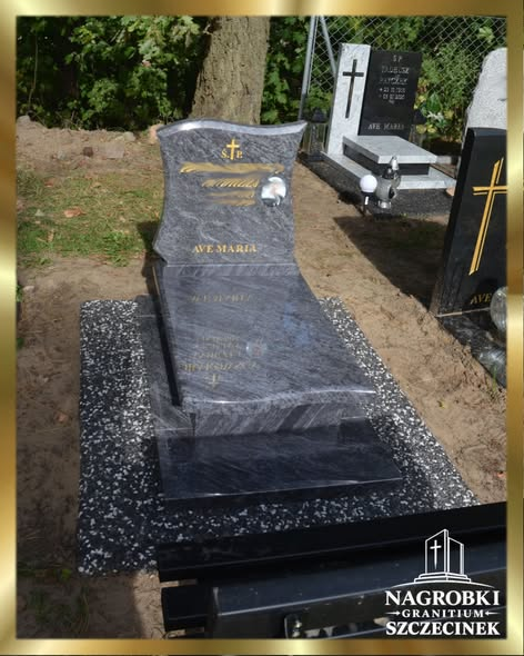 Nagrobek Orion w wersji urnowej, widok od frontu z góry