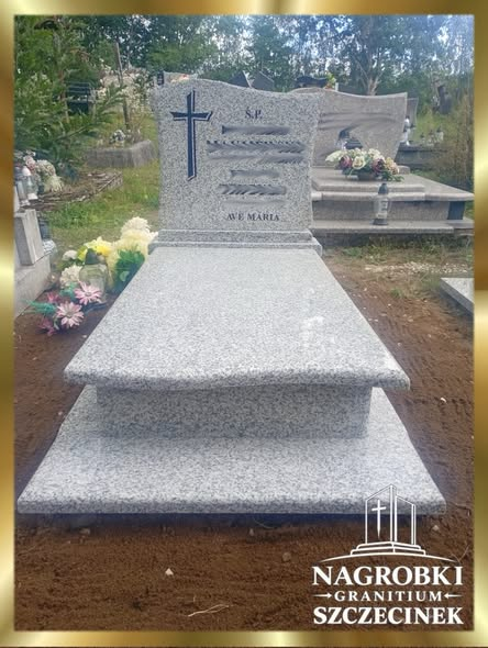 Solidny montaż nagrobka na przygotowanym podłożu