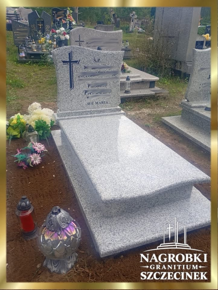 Nagrobek granitowy po solidnym montażu