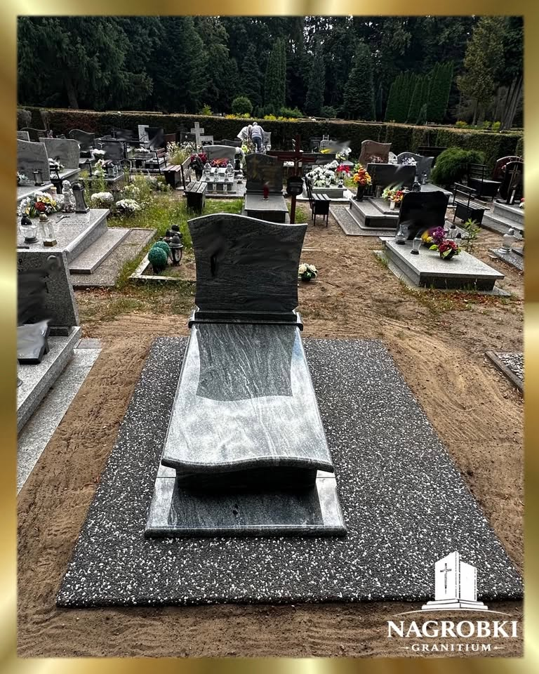 Nagrobek i większa rama - widok z przodu