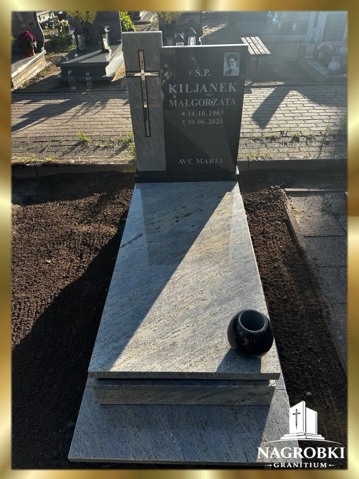 Wypoziomowany nagrobek - widok z przodu